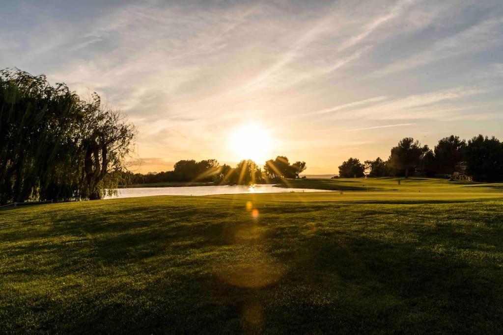 Magnifique Vue Lac Au Golf De Pont-Royal Mallemort Exterior foto