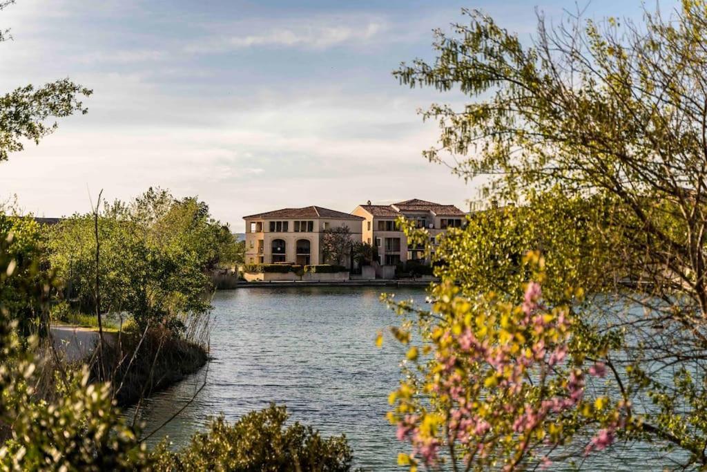 Magnifique Vue Lac Au Golf De Pont-Royal Mallemort Exterior foto